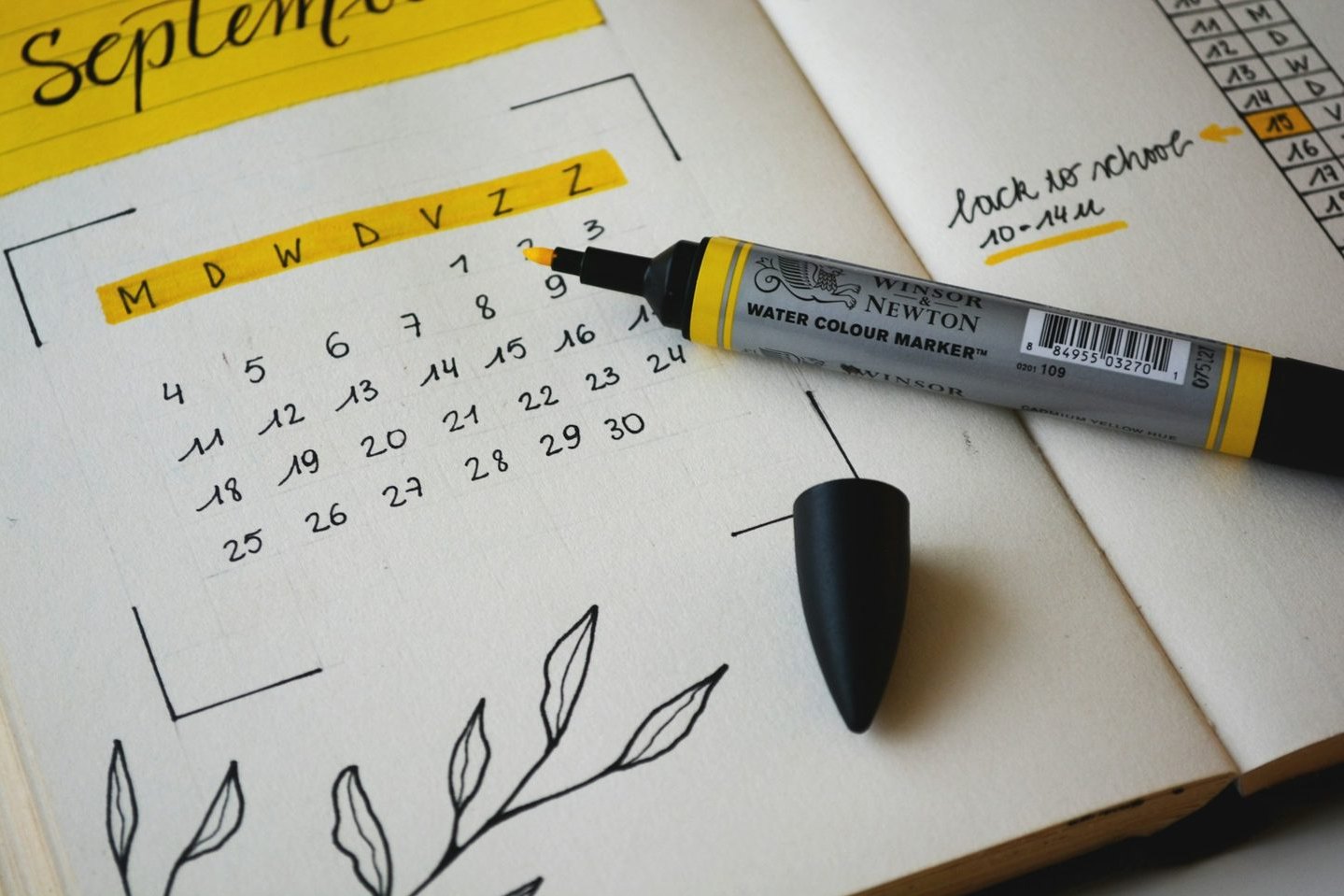 Calendar notes for local desk scheduling